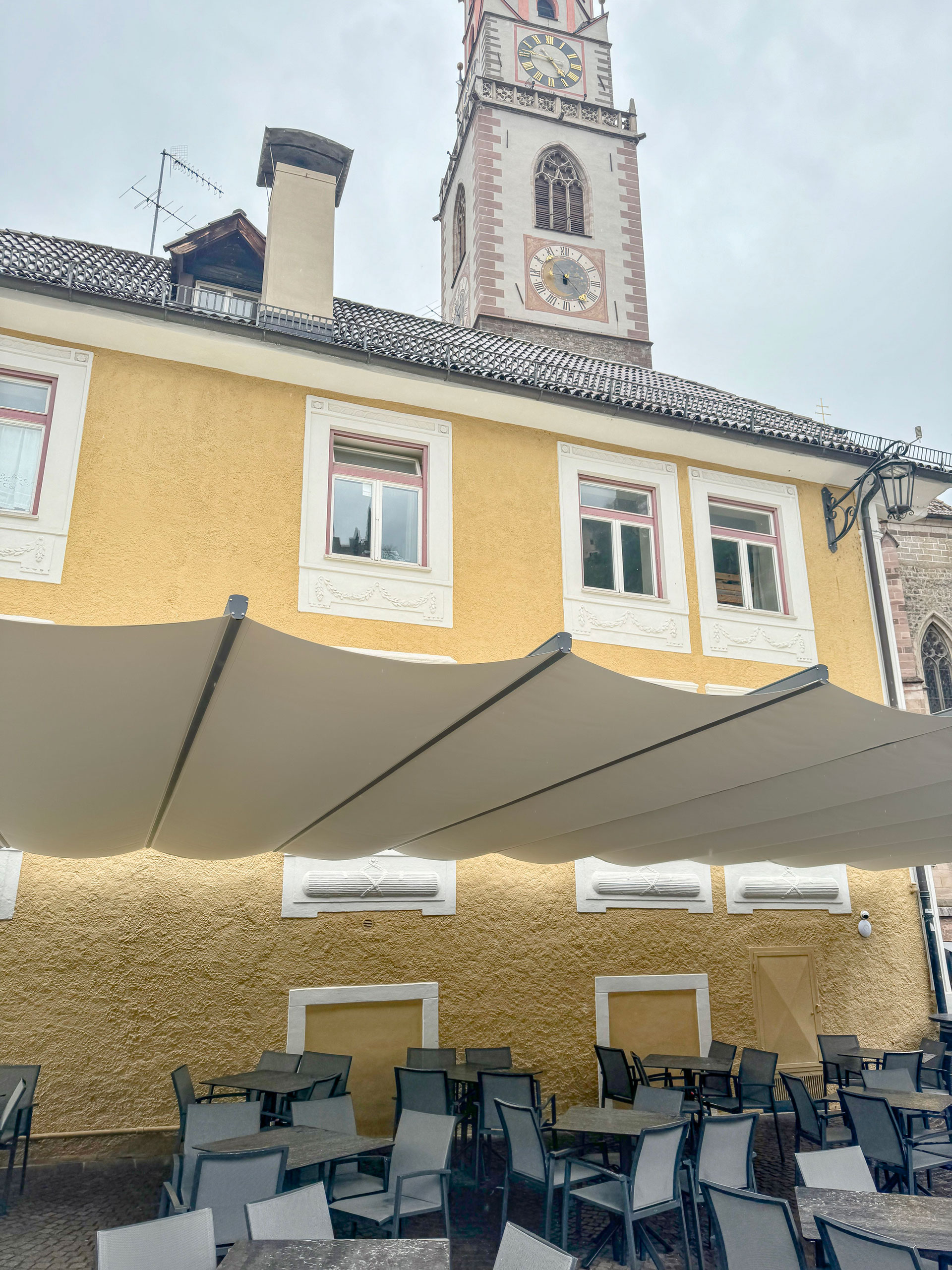 Realizzazione Vela Ombreggiante per Bar a Merano