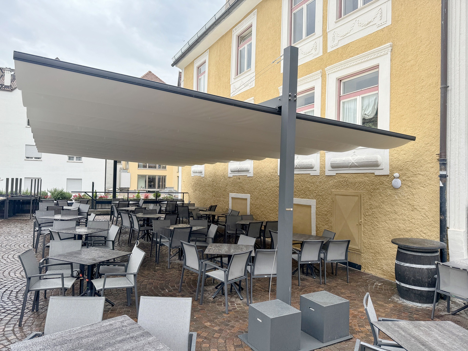 esempio di installazione vela scorrevole ombreggiante