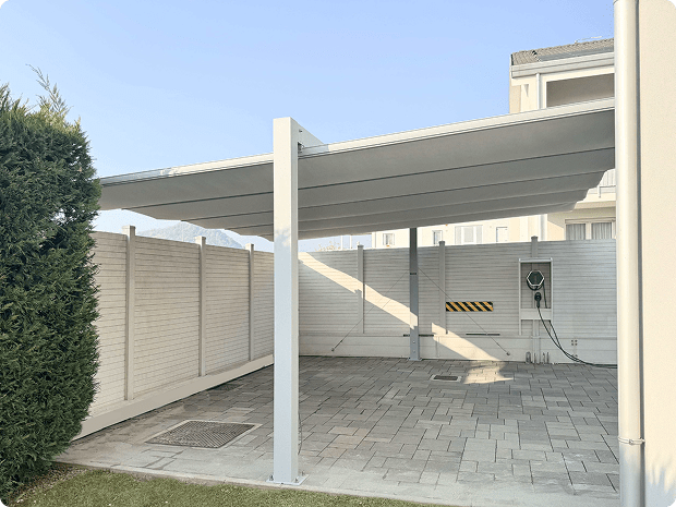 esempio di realizzazione vela ombreggiante per copertura auto
