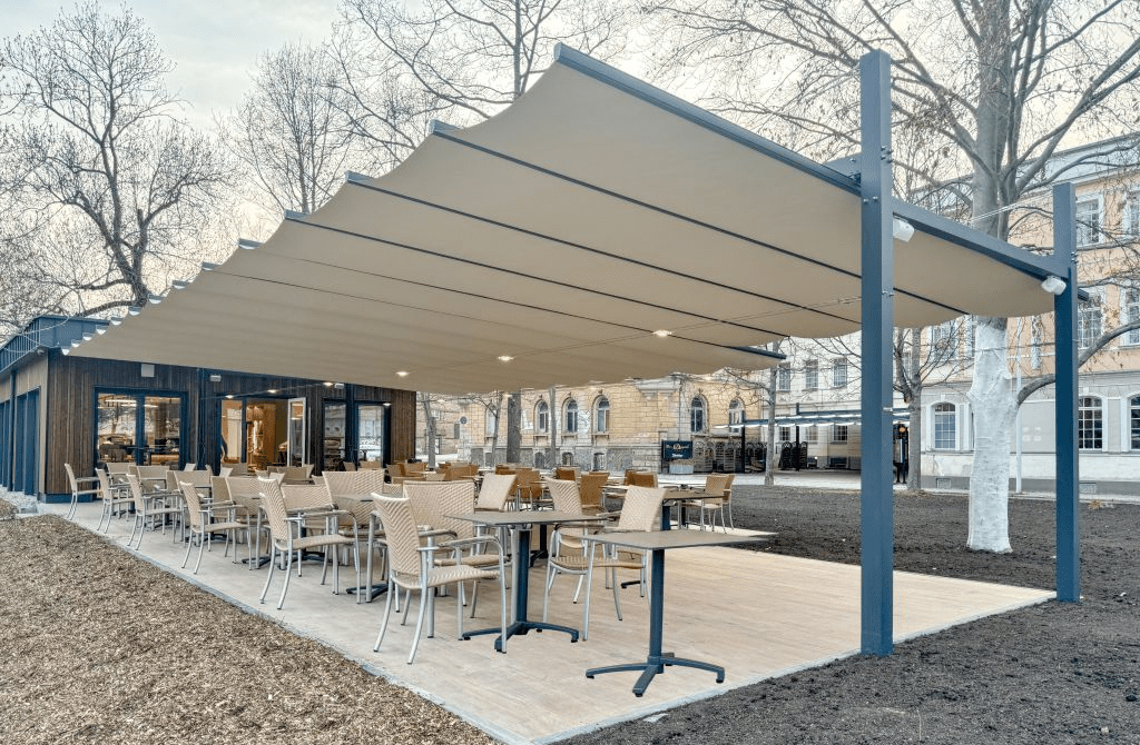 esempio installazione vela ombreggiante modello maxi