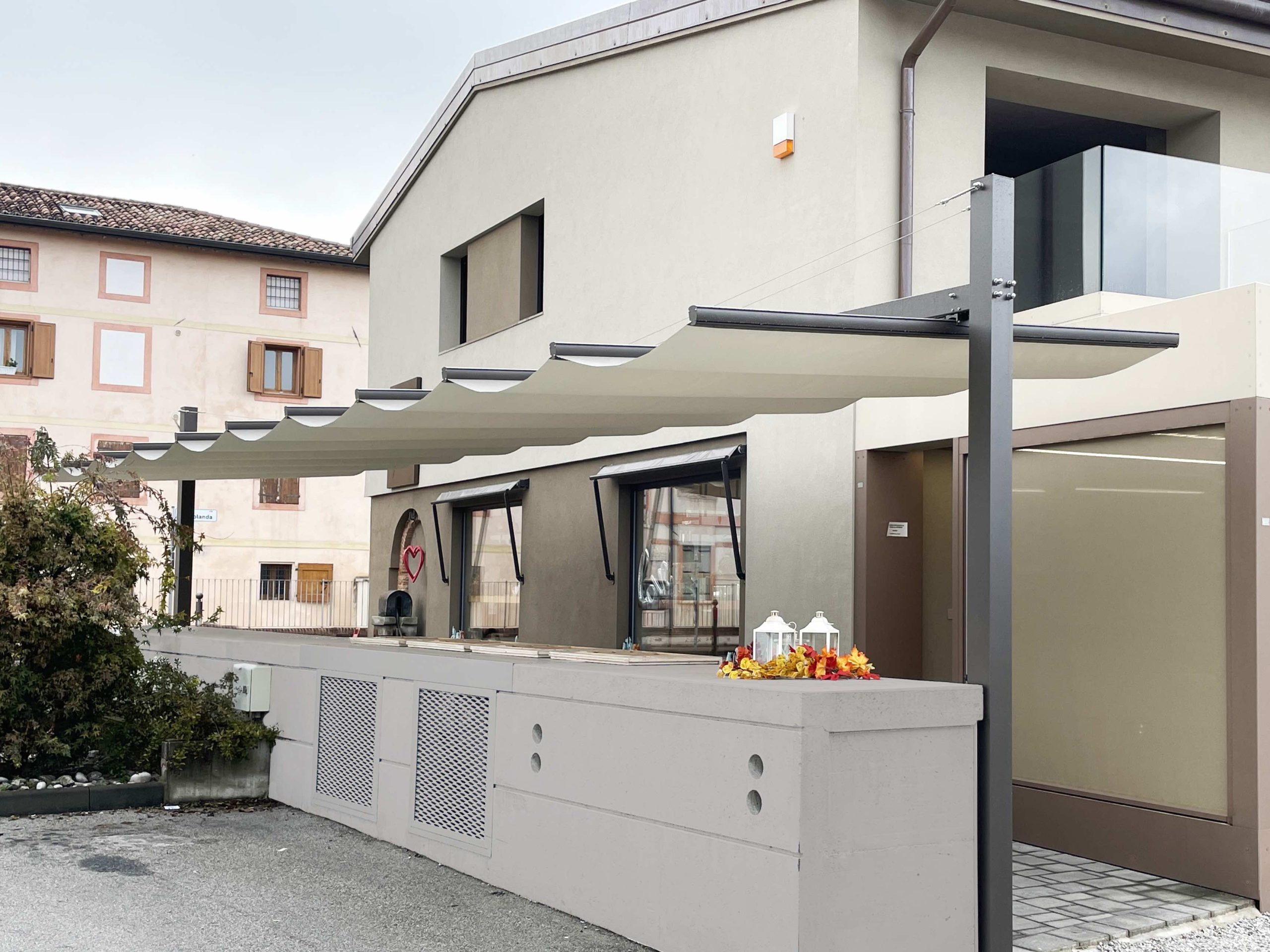 installazione vela scorrevole panetteria tezze sul brenta