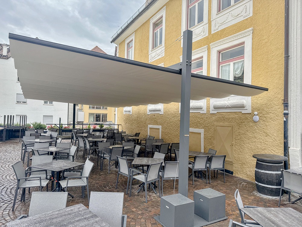 installazione vele scorrevoli ombreggianti per bar e ristoranti