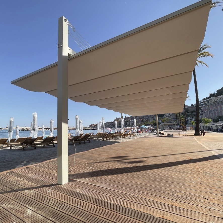vela scorrevole ombreggiante per lido balneare